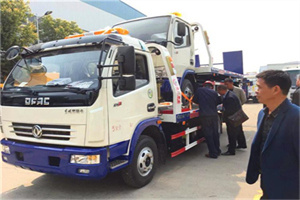 嫩江汽车道路救援拖车价格